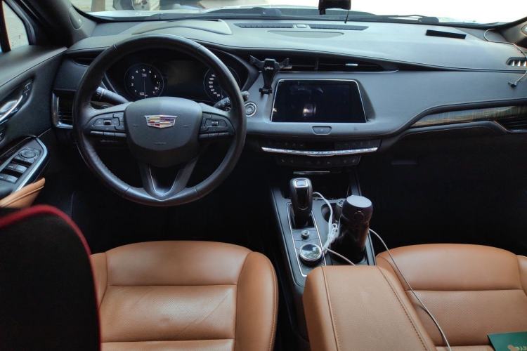Used Cadillac XT4 2018 28T 4x4 Platinum Edition Steering Wheel