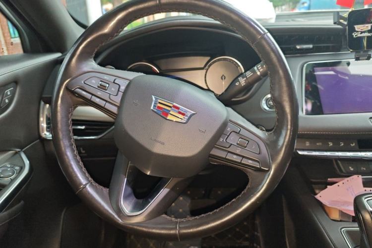 Used Cadillac XT4 2018 28T Two-Wheel Drive Luxury Sport Model Steering Wheel