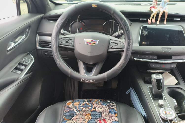 Used Cadillac XT4 2018 28T Two-Wheel-Drive Luxury Model Steering Wheel