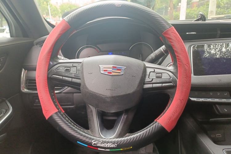 Used Cadillac XT4 2018 28T Two-Wheel-Drive Luxury Model Steering Wheel