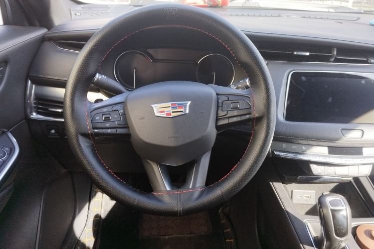 Used Cadillac XT4 2018 28T Two-Wheel-Drive Luxury Model Steering Wheel
