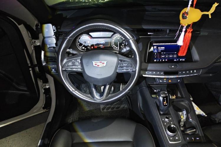 Used Cadillac XT4 2018 28T Two-Wheel Drive Luxury Sport Model Steering Wheel