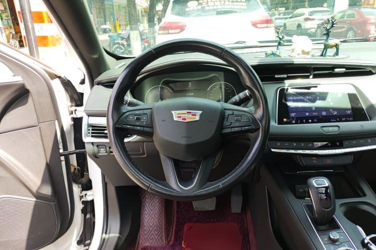 Used Cadillac XT4 2018 28T Two-Wheel Drive Tech Version Steering Wheel