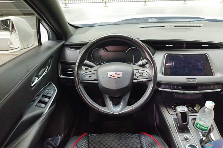 Used Cadillac XT4 2018 28T Two-Wheel Drive Tech Version Steering Wheel