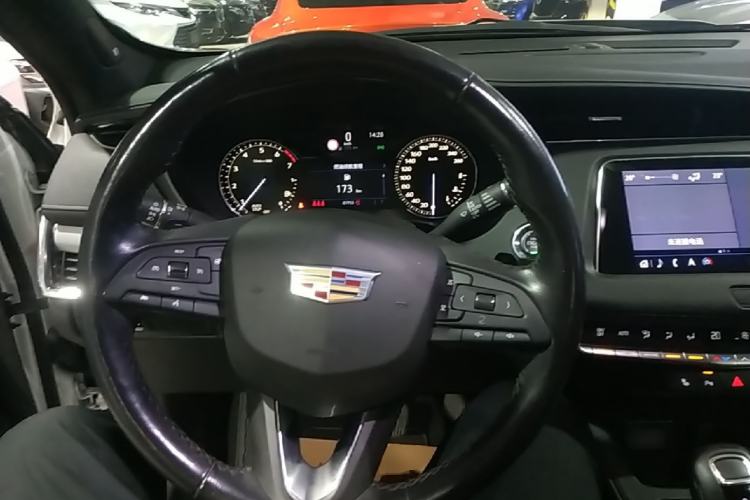 Used Cadillac XT4 2018 28T Two-Wheel Drive Leading Version Steering Wheel