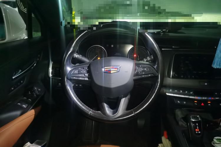 Used Cadillac XT4 2018 28T 4x4 Platinum Edition Steering Wheel