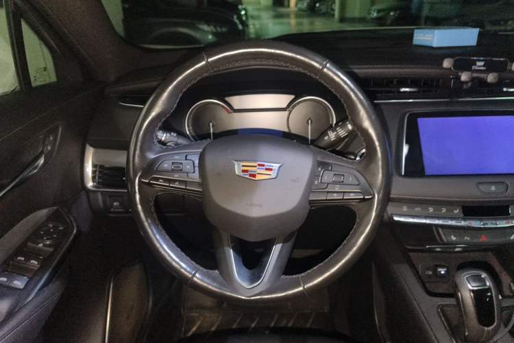 Used Cadillac XT4 2018 28T Two-Wheel-Drive Luxury Model Steering Wheel