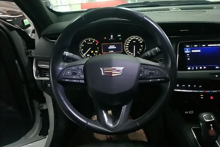 Used Cadillac XT4 2018 28T Two-Wheel Drive Tech Version Steering Wheel