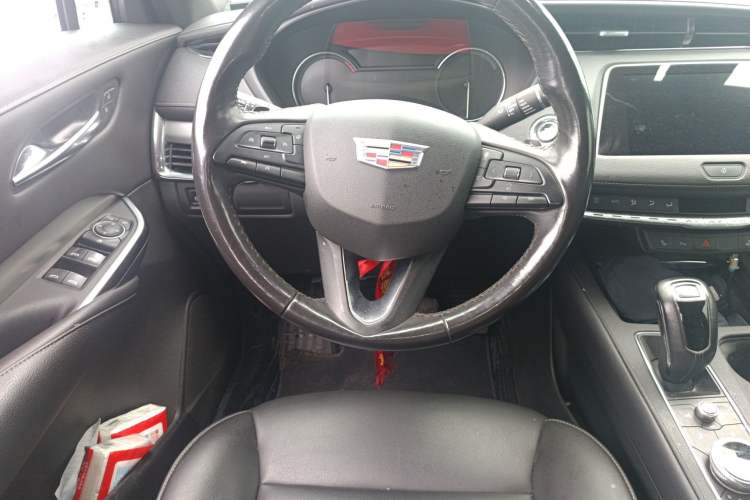 Used Cadillac XT4 2018 28T Two-Wheel Drive Leading Version Steering Wheel