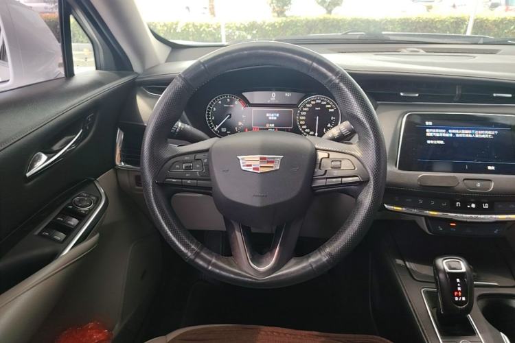 Used Cadillac XT4 2018 28T Two-Wheel-Drive Luxury Model Steering Wheel