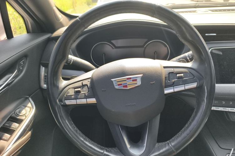 Used Cadillac XT4 2018 28T Two-Wheel Drive Leading Sport Model Steering Wheel