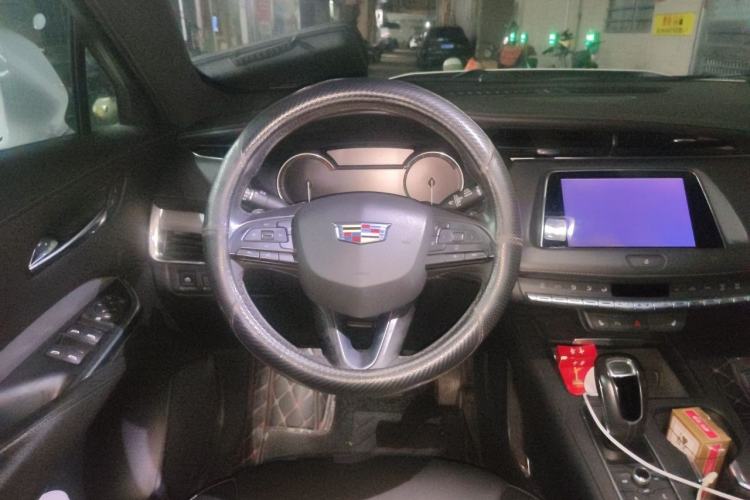 Used Cadillac XT4 2018 28T Two-Wheel-Drive Luxury Model Steering Wheel