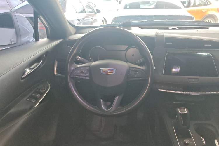 Used Cadillac XT4 2018 28T Two-Wheel Drive Tech Version Steering Wheel