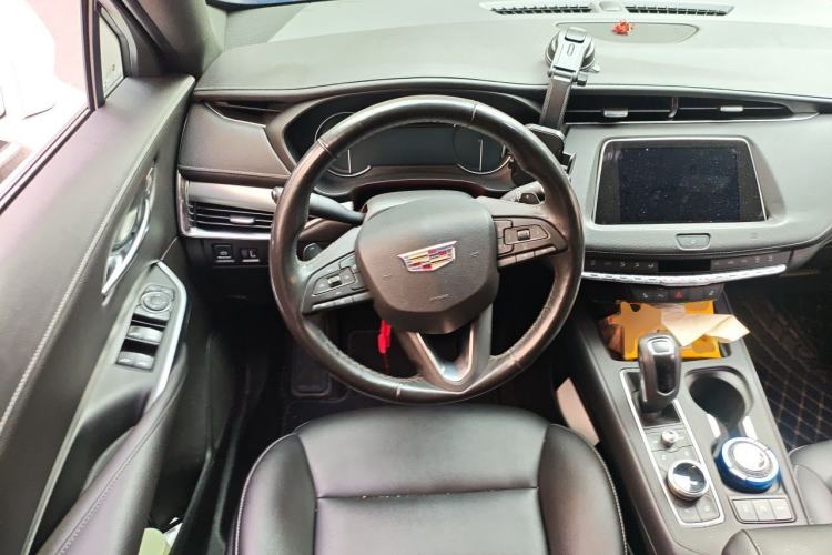 Used Cadillac XT4 2018 28T Two-Wheel-Drive Luxury Model Steering Wheel