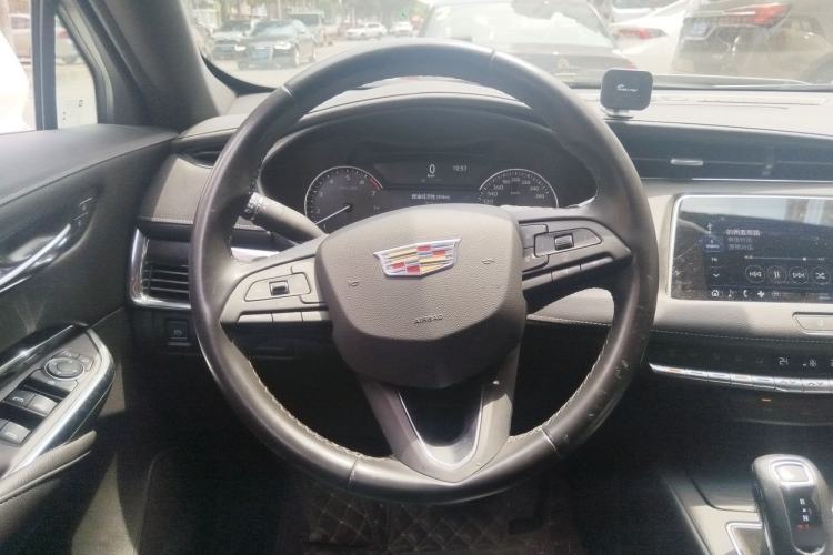 Used Cadillac XT4 2018 28T Two-Wheel Drive Tech Version Steering Wheel