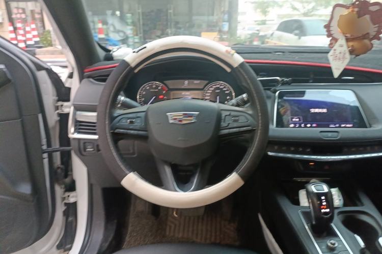 Used Cadillac XT4 2018 28T Two-Wheel Drive Tech Version Steering Wheel