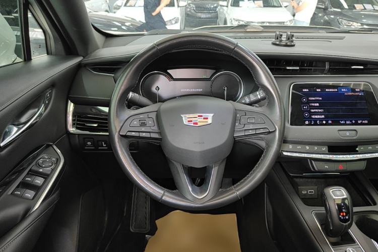 Used Cadillac XT4 2018 28T Two-Wheel Drive Tech Version Steering Wheel