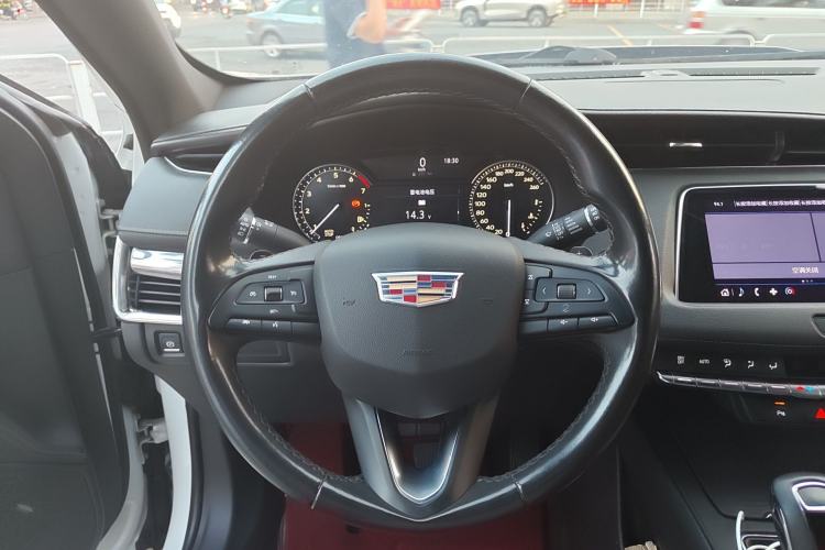 Used Cadillac XT4 2018 28T Two-Wheel Drive Tech Version Steering Wheel