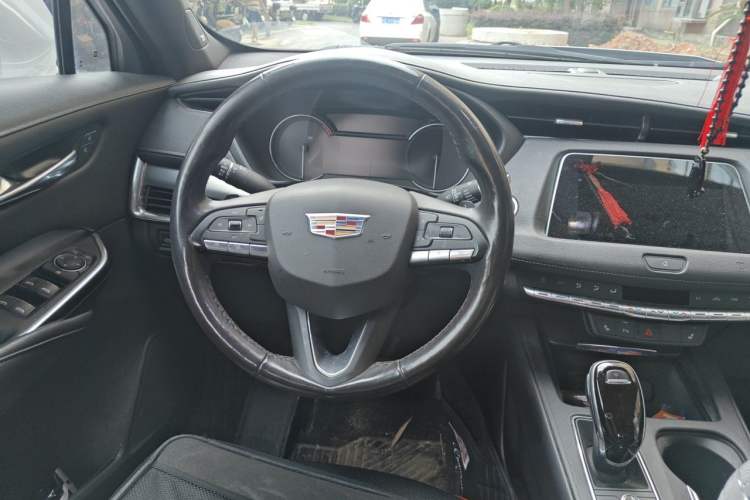 Used Cadillac XT4 2018 28T Two-Wheel-Drive Luxury Model Steering Wheel