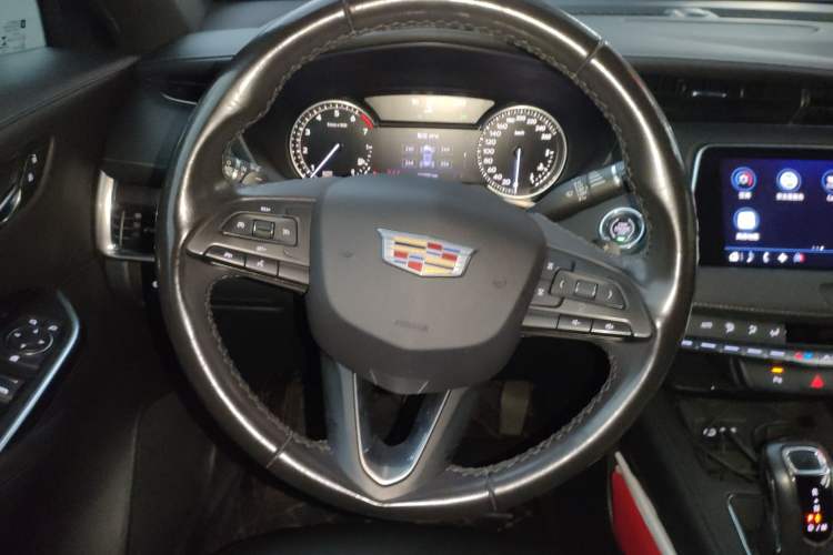 Used Cadillac XT4 2018 28T Two-Wheel Drive Tech Version Steering Wheel