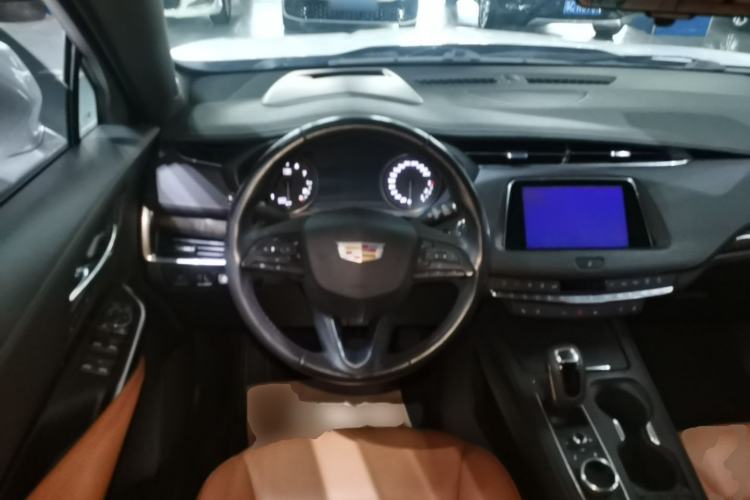 Used Cadillac XT4 2018 28T 4x4 Platinum Edition Steering Wheel