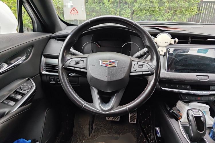 Used Cadillac XT4 2018 28T Two-Wheel-Drive Luxury Model Steering Wheel
