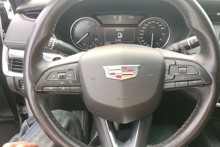 Used Cadillac XT4 2018 28T Two-Wheel Drive Tech Version Steering Wheel