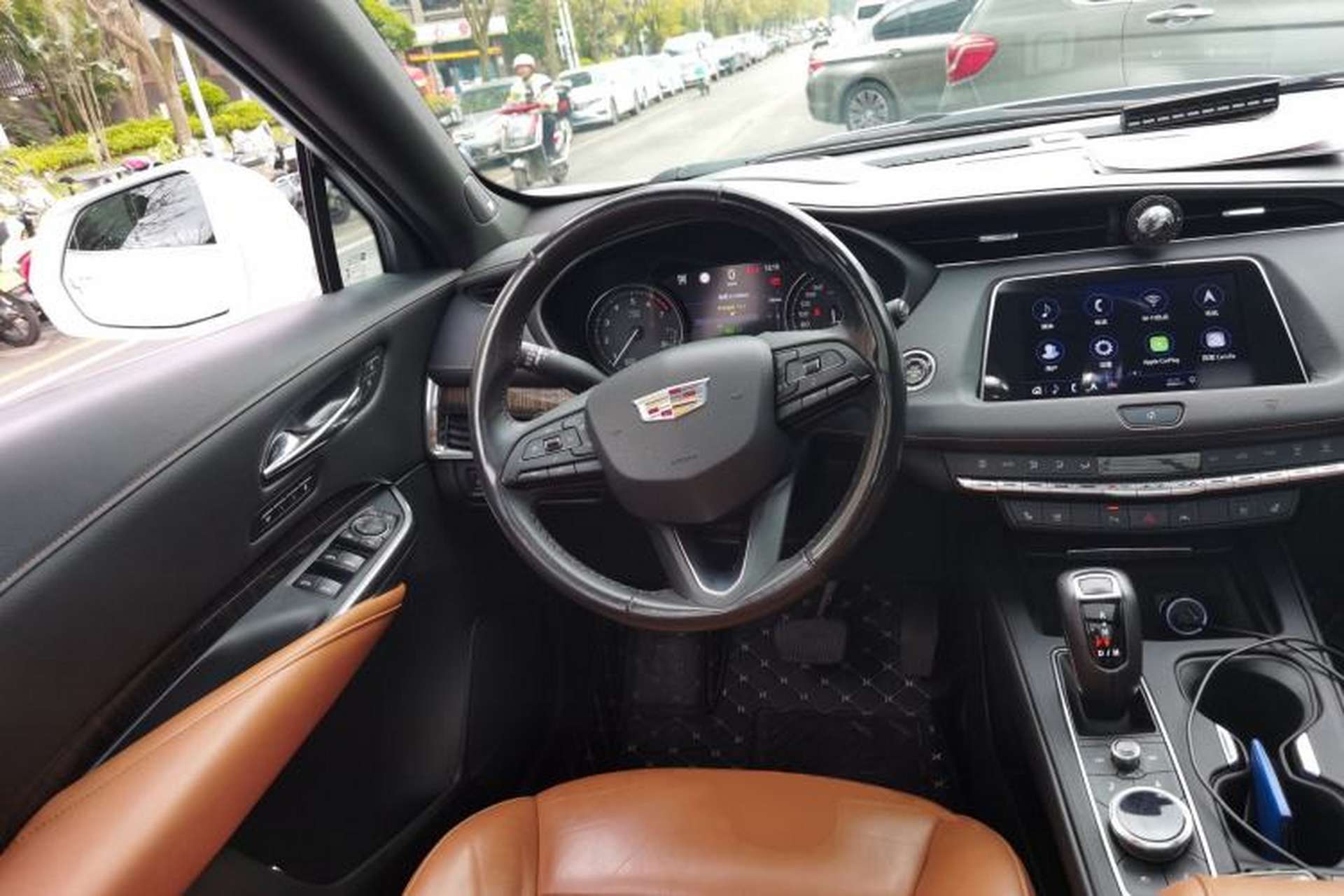 Used Cadillac XT4 2018 28T 4x4 Platinum Edition Steering Wheel