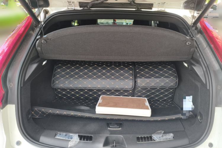 Used Cadillac XT4 2018 28T Two-Wheel-Drive Luxury Model Trunk