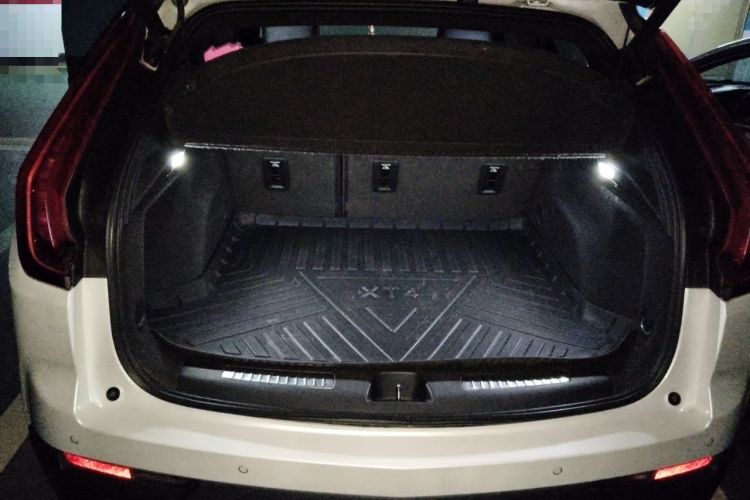 Used Cadillac XT4 2018 28T Two-Wheel Drive Leading Version Trunk