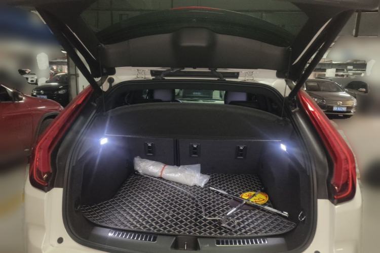Used Cadillac XT4 2018 28T Two-Wheel-Drive Luxury Model Trunk