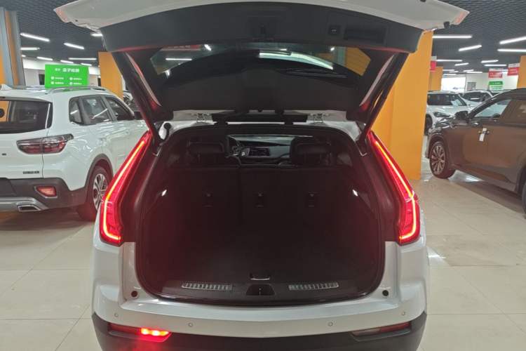 Used Cadillac XT4 2018 28T Two-Wheel Drive Leading Version Trunk