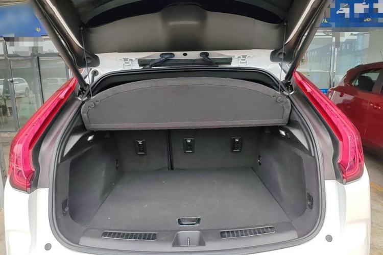 Used Cadillac XT4 2018 28T Two-Wheel-Drive Luxury Model Trunk
