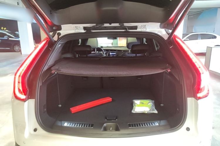 Used Cadillac XT4 2018 28T Two-Wheel Drive Leading Version Trunk