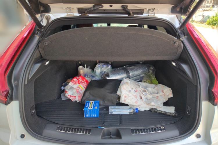 Used Cadillac XT4 2018 28T 4x4 Platinum Edition Trunk