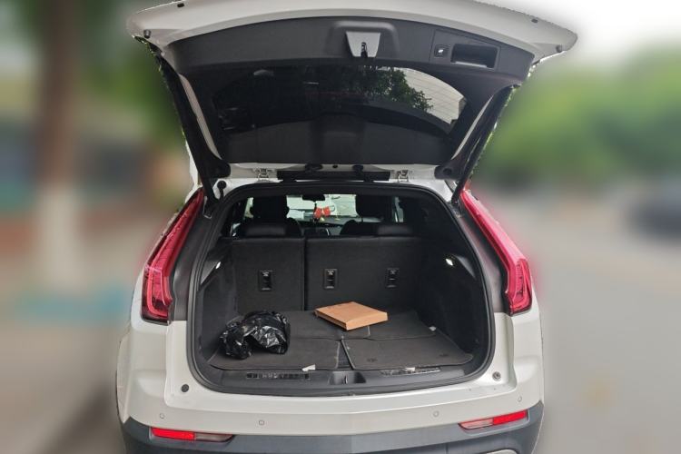 Used Cadillac XT4 2018 28T Two-Wheel Drive Luxury Sport Model Trunk