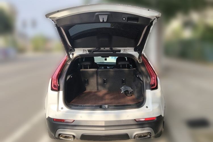 Used Cadillac XT4 2018 28T Two-Wheel Drive Leading Version Trunk