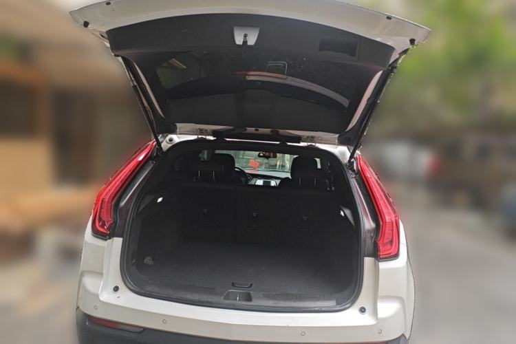 Used Cadillac XT4 2018 28T Two-Wheel Drive Tech Version Trunk