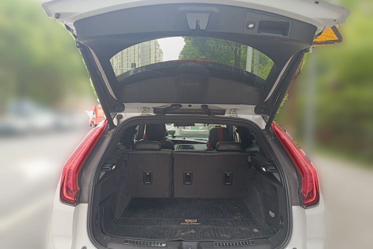 Used Cadillac XT4 2018 28T Two-Wheel-Drive Luxury Model Trunk