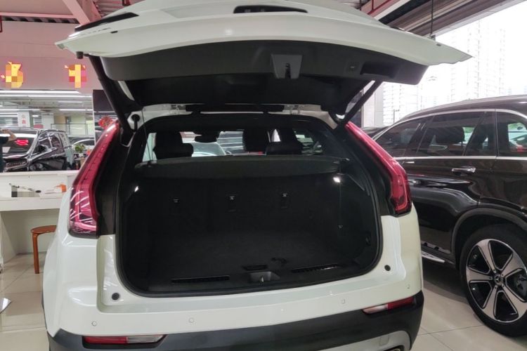 Used Cadillac XT4 2018 28T Four-Wheel Drive Leading Model Trunk