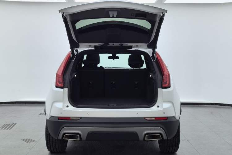 Used Cadillac XT4 2018 28T Two-Wheel-Drive Luxury Model Trunk
