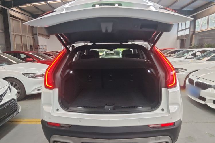 Used Cadillac XT4 2018 28T Two-Wheel Drive Leading Version Trunk
