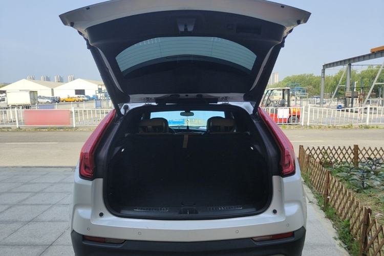Used Cadillac XT4 2018 28T Two-Wheel Drive Leading Version Trunk