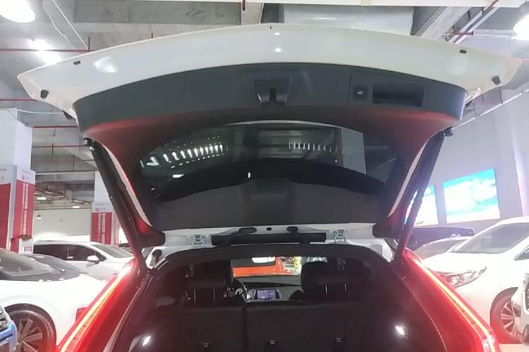 Used Cadillac XT4 2018 28T Two-Wheel Drive Leading Version Trunk