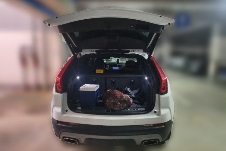 Used Cadillac XT4 2018 28T Two-Wheel-Drive Luxury Model Trunk