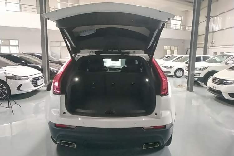 Used Cadillac XT4 2018 28T Two-Wheel Drive Tech Version Trunk