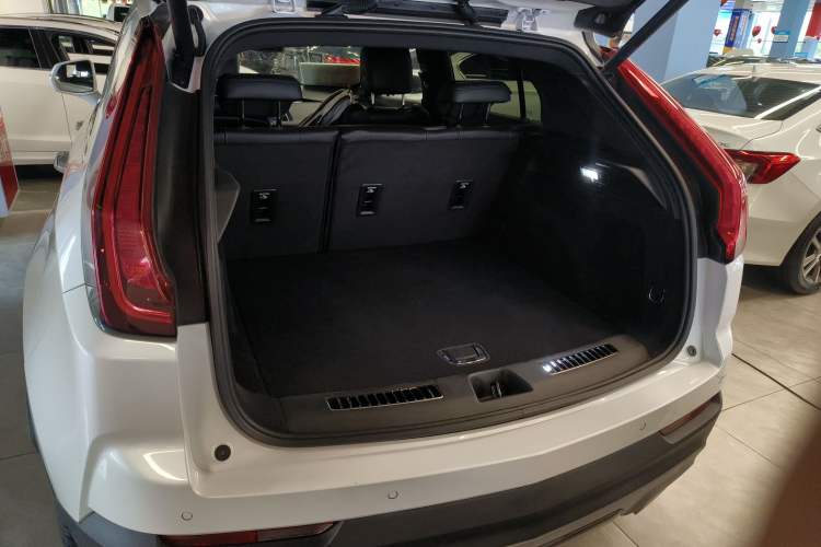 Used Cadillac XT4 2018 28T Two-Wheel Drive Leading Version Trunk