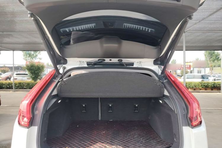 Used Cadillac XT4 2018 28T Two-Wheel-Drive Luxury Model Trunk