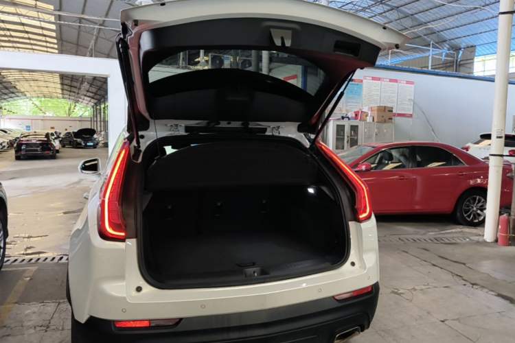 Used Cadillac XT4 2018 28T Two-Wheel Drive Tech Version Trunk