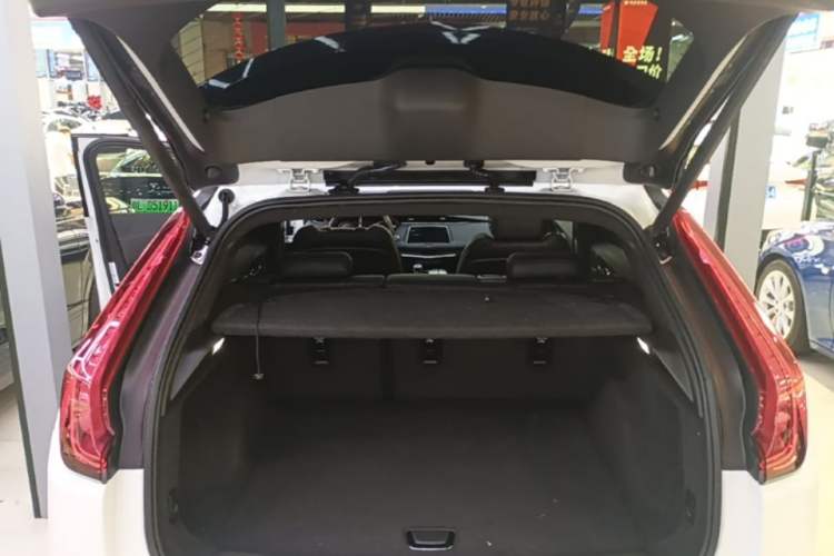 Used Cadillac XT4 2018 28T Two-Wheel Drive Leading Version Trunk